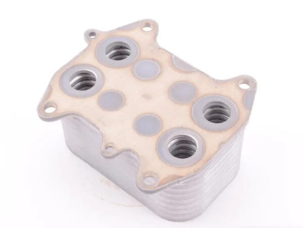 03L117021C - NEW VW AUDI ŠKODA SEAT AMAROK AMEO BEETLE CONVERTIBLE OIL COOLER 03L117021C ORIGINAL
