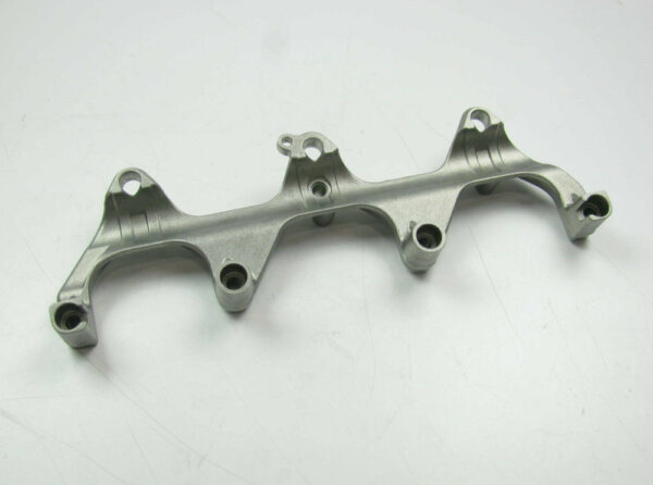 06E133340A - NEW AUDI Q5 8R FUEL RAIL BRACKET 06E133340A GENUINE