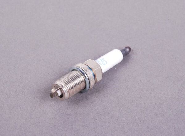 06H905621 - NEW AUDI Q5 8R SPARK PLUG 06H905621 2.0TFSI 162KW GENUINE