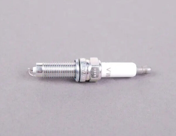 101905622A - NEW AUDI A8 D4 SPARK PLUG LONGLIFE 101905622A ORIGINAL