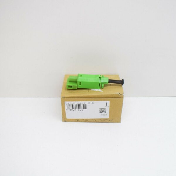 1H0927189E - NEW VOLKSWAGEN TOUAREG 7L CLUTCH PEDAL SWITCH 1H0927189E