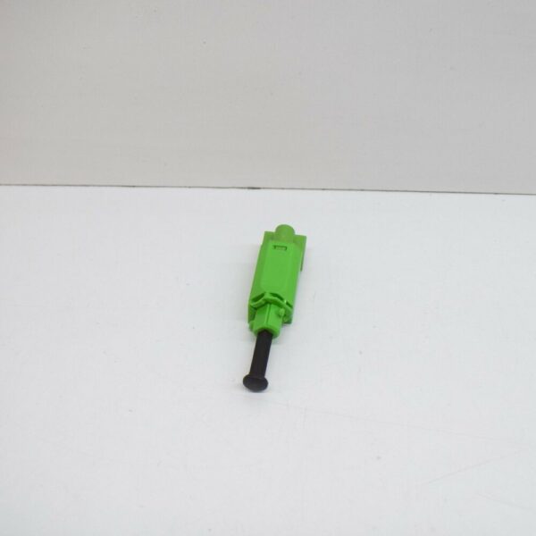 1H0927189E - NEW VOLKSWAGEN TOUAREG 7L CLUTCH PEDAL SWITCH 1H0927189E