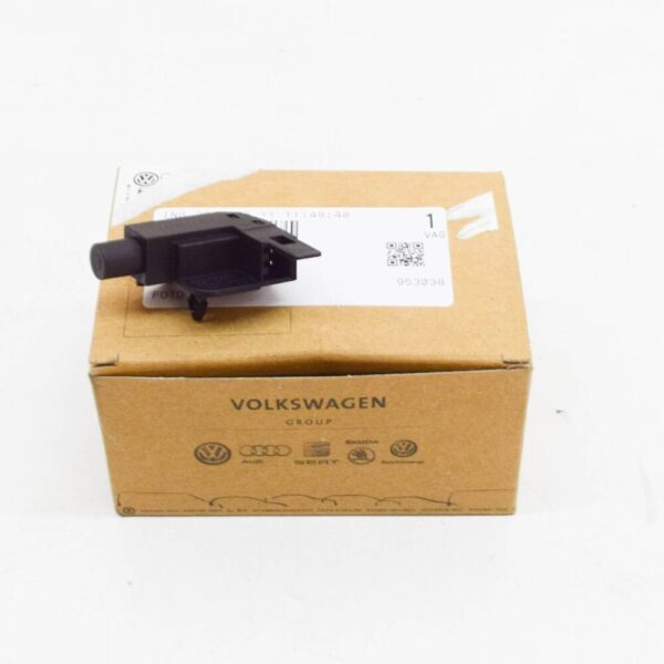 1H0947561A - AUDI A2 8Z HANDBRAKE SWITCH 1H0947561A NEW GENUINE