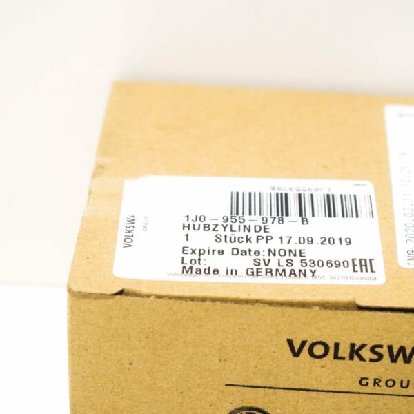 1J0955978B - Volkswagen Golf Mk4 Headlight Washer Spray Pump 1J0955978B NEW GENUINE