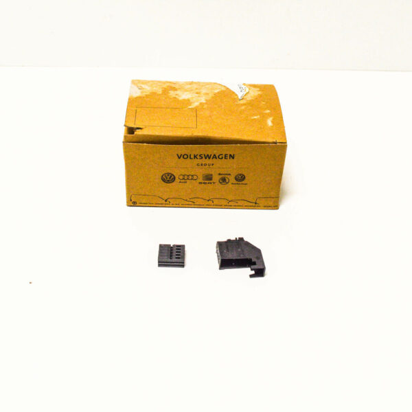 1J0972930A - NEW VOLKSWAGEN PASSAT B7 10 PIN FLAT CONTACT HOUSING 1J0972930A ORIGINAL