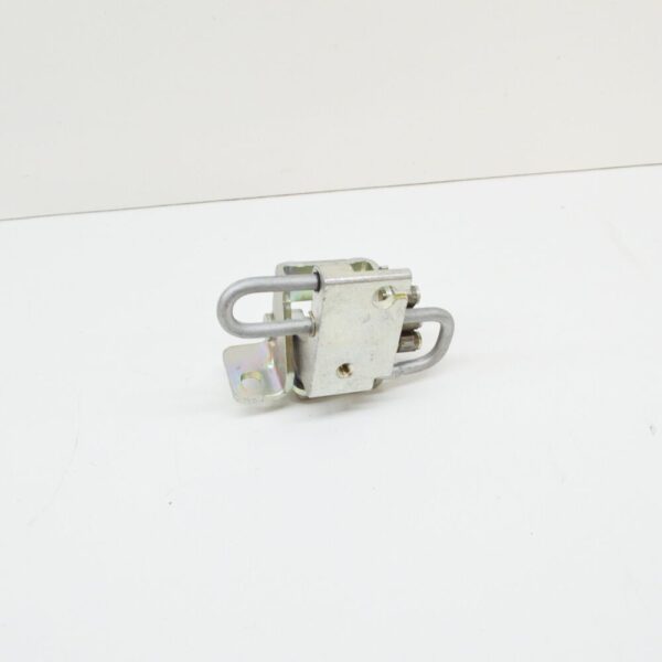 1K0831411Q - Volkswagen GOLF MK5 Front Left Door Lower Hinge 1K0831411Q NEW GENUINE