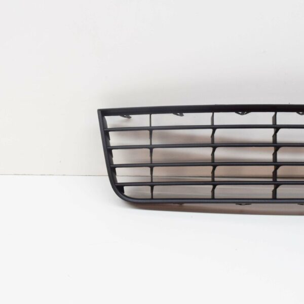 1K08536779B9 - NEW VOLKSWAGEN GOLF MK5 FRONT BUMPER CENTER VENT GRILLE 1K08536779B9 ORIGINAL