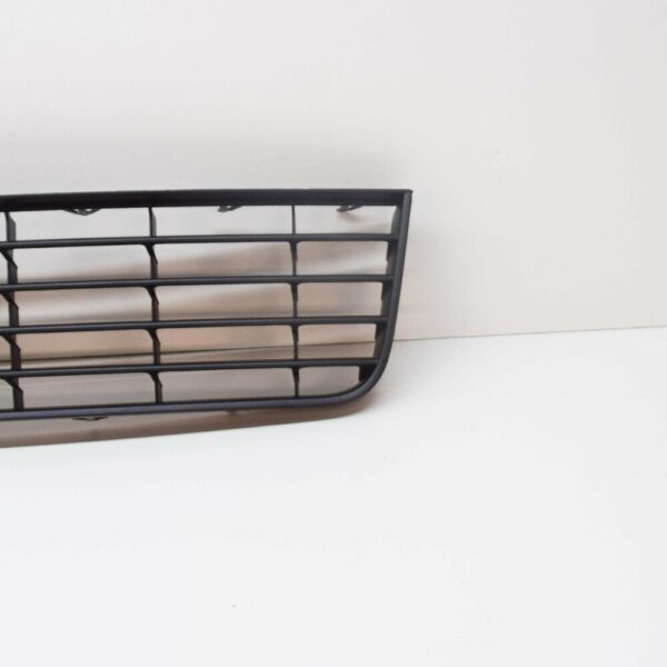 1K08536779B9 - NEW VOLKSWAGEN GOLF MK5 FRONT BUMPER CENTER VENT GRILLE 1K08536779B9 ORIGINAL