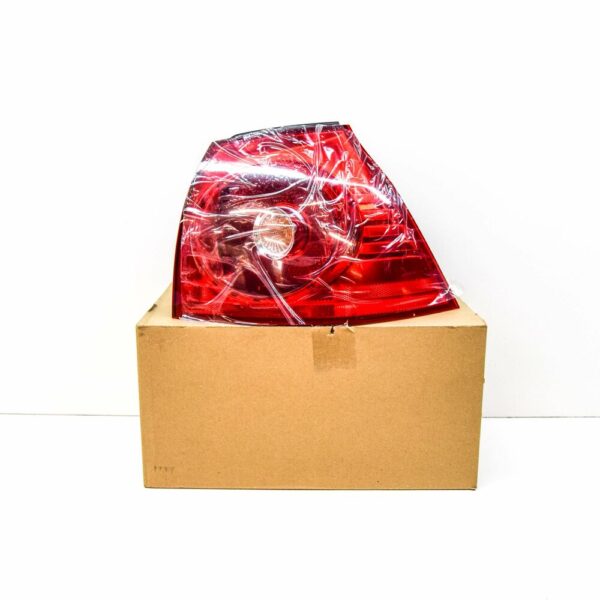1K6945096AA - NEW VOLKSWAGEN GOLF MK5 REAR RIGHT OUTER TAIL LIGHT 1K6945096AA