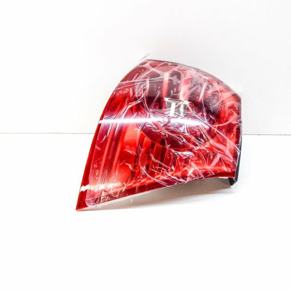 1K6945096AA - NEW VOLKSWAGEN GOLF MK5 REAR RIGHT OUTER TAIL LIGHT 1K6945096AA