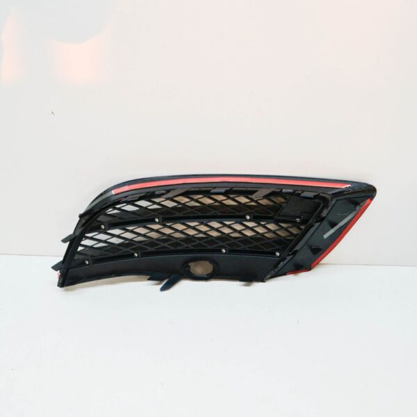 42080768001C - NEW AUDI R8 FRONT BUMPER RIGHT GRILLE 42080768001C 420807680 01C ORIGINAL