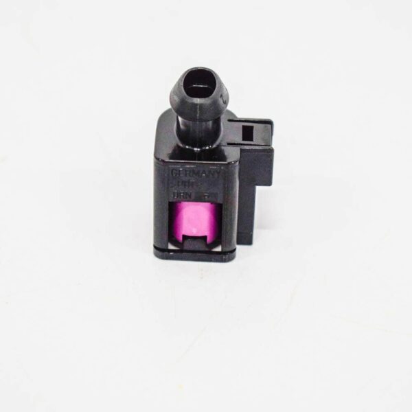 4D0971992 - NEW AUDI A8 4D FLAT CONNECTOR HOUSING 4D0971992