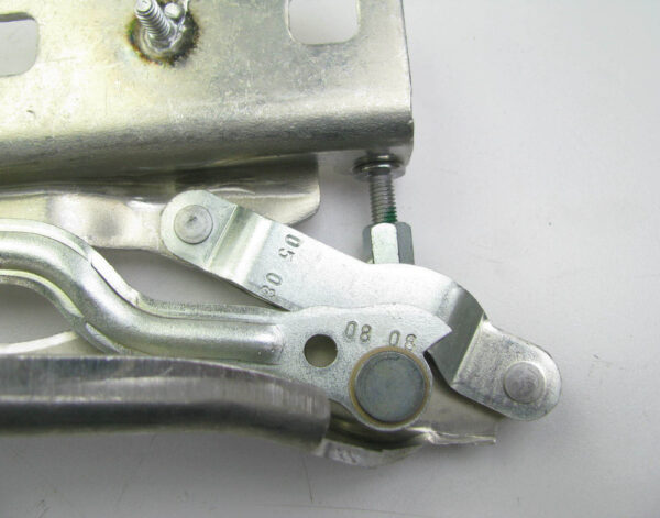 4E0823301G - NEW AUDI A8 D3 4E FRONT LEFT BONNET HINGE 4E0823301G ORIGINAL