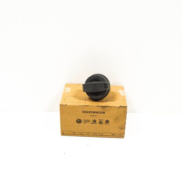 4F0422376B - Audi A6 C6 RS6 power steering tank cover 4F0422376B NEW original