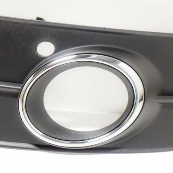 4F0807682Q01C - NEW AUDI A6 C6 RIGHT FOG LIGHT GRILLE 4F0807682Q01C 2010 GENUINE