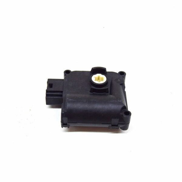 4F0820511B - NEW AUDI A6 4F C6 CENTRE RIGHT HEATER CONTROL SERVOMOTOR 4F0820511B ORIGINAL