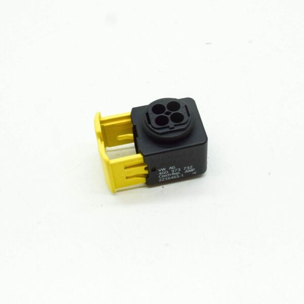 4G0973732 - NEW AUDI A7 SPORTBACK 4G8 4 PIN FLAT CONTACT HOUSING 4G0973732 GENUINE