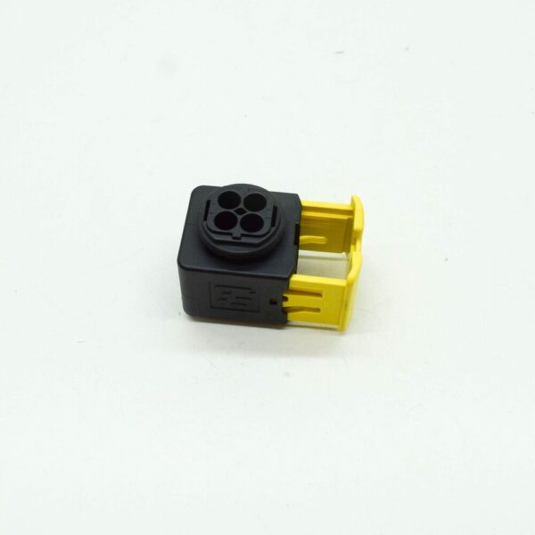 4G0973732 - NEW AUDI A7 SPORTBACK 4G8 4 PIN FLAT CONTACT HOUSING 4G0973732 GENUINE