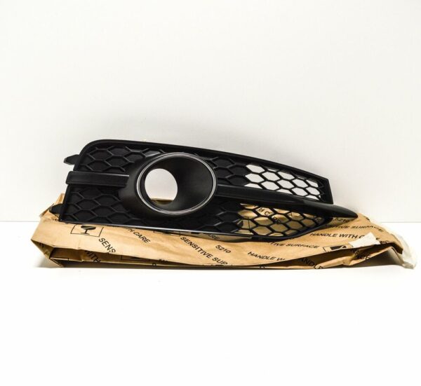 4G8807682C9B9 - NEW AUDI A7 S7 FRONT BUMPER FOG LIGHT GRILL RIGHT SIDE 4G8807682C 9B9 ORIGINAL