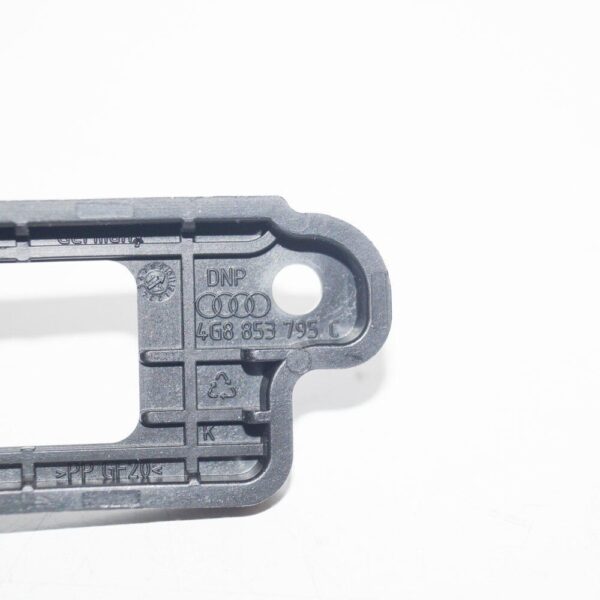 4G8853795C - NEW AUDI A7 4G FRONT SECURING PLATE 4G8853795C ORIGINAL