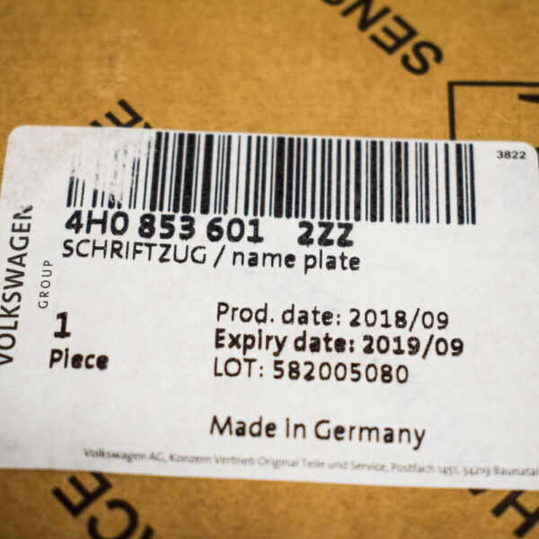 4H0853601 - NEW AUDI A8 4H FRONT BUMPER SIDE EMBLEM INSCRIPTION BADGE 4H0853601 2ZZ