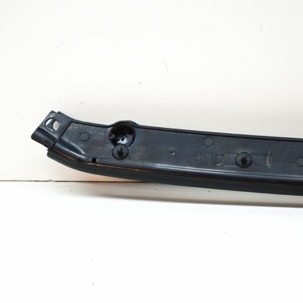4K0823125 - NEW AUDI A6 S6 C8 FRONT BUMPER CENTER RUBBER SEAL 4K0823125 ORIGINAL