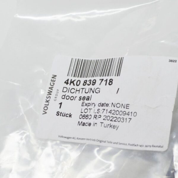 4K0839718 - Audi A6 C8 door exterior seal rear right 4K0839718 NEW ORIGINAL