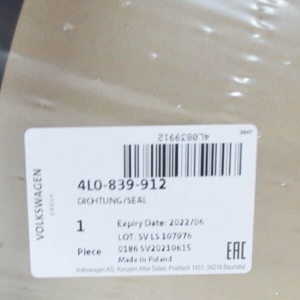 4L0839912 - NEW AUDI Q7 4L REAR RIGHT OUTER DOOR SEAL SELF-ADHESIVE 4L0839912