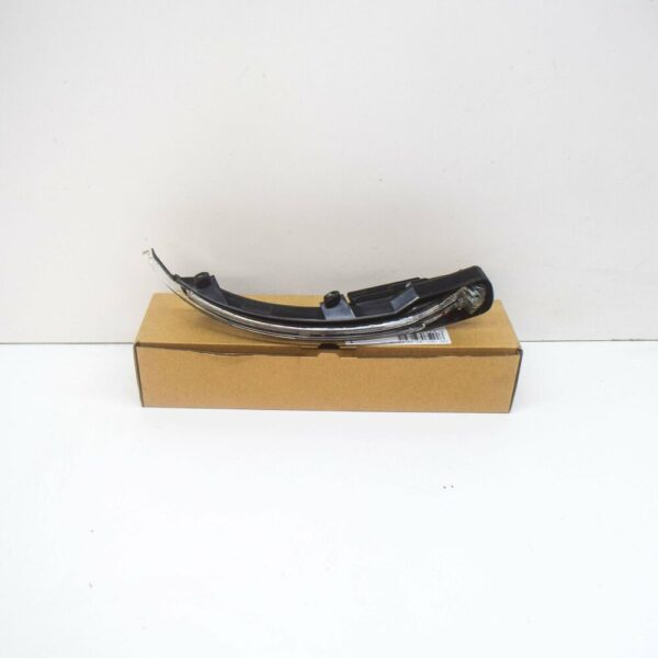 4L0949102C - NEW AUDI Q5 SQ5 8R FRONT RIGHT DOOR MIRROR CENTER TURN INDICATOR 4L0949102C
