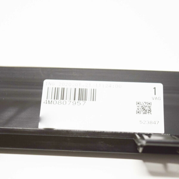 4M0807957 - NEW AUDI Q7 4M FRONT BUMPER GRILLE INNER COVER 4M0807957