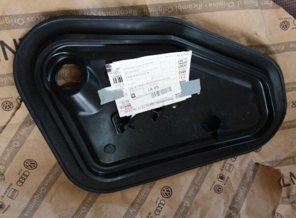 4M0839915B - Audi Q7 4M door trim rear left inside 4M0839915B NEW ORIGINAL