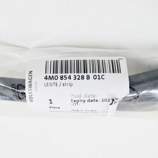 4M0854328B01C - NEW AUDI Q7 4M FRONT RIGHT WINDSHIELD WATER DEFLECTOR TRIM 4M0854328B01C