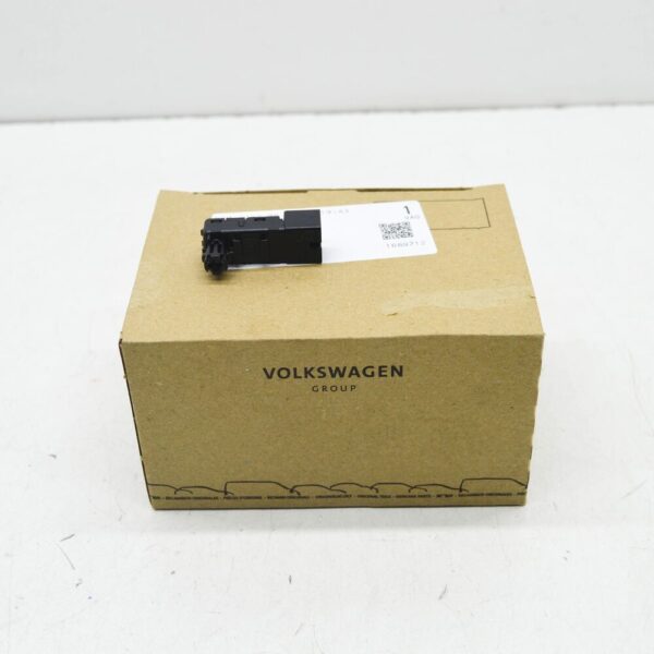 4M0947355D - NEW AUDI Q7 4M REAR RIGHT DOOR CARD PANEL LED MODULE 4M0947355D ORIGINAL