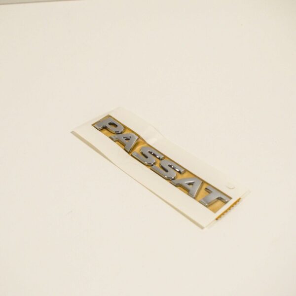 561853687B2ZZ - NEW VOLKSWAGEN PASSAT B8 REAR TAILGATE BOOT LID EMBLEM 561853687B2ZZ ORIGINAL