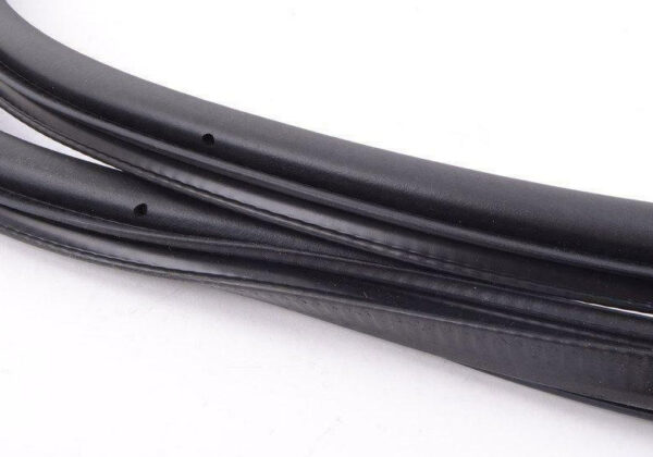 5C6867912J9B9 - NEW VOLKSWAGEN JETTA A6 FRONT RIGHT DOOR SEAL 5C6867912J9B9 ORIGINAL