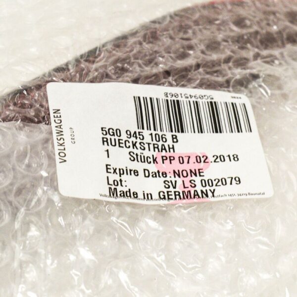 5G0945106B - NEW VW GOLF MK7 R-LINE REAR BUMPER TINTED RIGHT REFLECTOR 5G0945106B