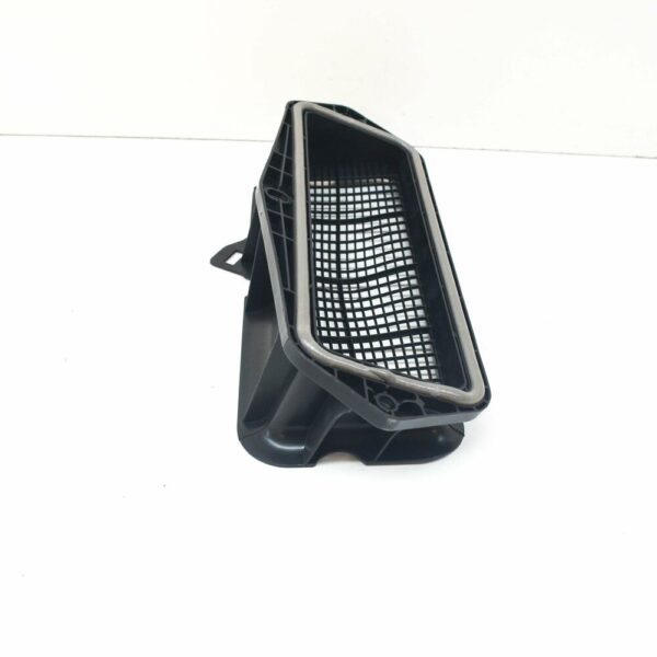 5Q0815479 - NEW AUDI A3 8V CENTER UPPER EXTERIOR AIR DUCT GRILLE 5Q0815479