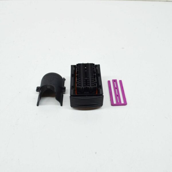 5Q0906379 - NEW AUDI A1 SPORTBACK GB FLAT CONTACT HOUSING 5Q0906379