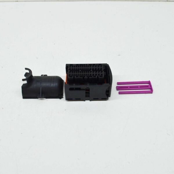 5Q0906379 - NEW AUDI A1 SPORTBACK GB FLAT CONTACT HOUSING 5Q0906379