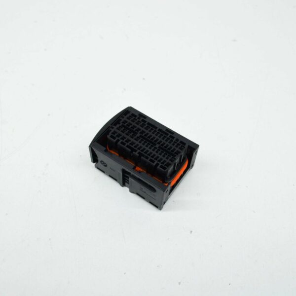 5Q0906379 - NEW AUDI A1 SPORTBACK GB FLAT CONTACT HOUSING 5Q0906379