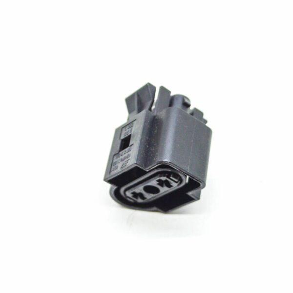 7M0973202 - NEW AUDI A3 8P WINDSCREEN WASHER SYSTEM FLAT CONTACT HOUSING 7M0973202 ORIGINAL