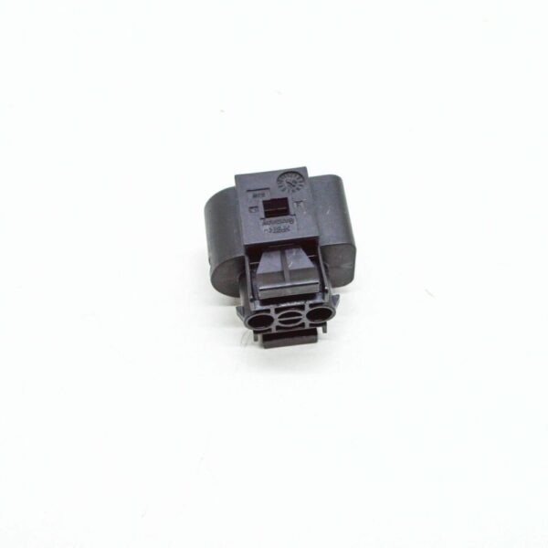 7M0973202 - NEW AUDI A3 8P WINDSCREEN WASHER SYSTEM FLAT CONTACT HOUSING 7M0973202 ORIGINAL