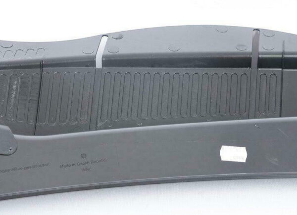 7P6819402D - NEW VOLKSWAGEN TOUAREG 7P RIGHT COWL WATER DEFLECTOR LHD 7P6819402D ORIGINAL