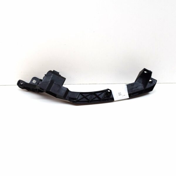 82A807572A - NEW AUDI A1 SPORTBACK GB FRONT RIGHT HEADLIGHT BRACKET MOUNT 82A807572A