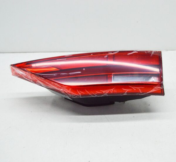 83A945076 - NEW AUDI Q3 F3 SPORTBACK RIGHT SIDE TRUNK BOOTLID TAILLIGHT 83A945076