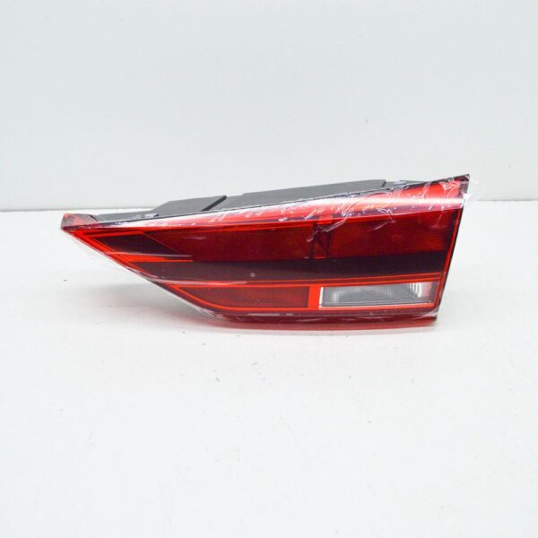 83A945076 - NEW AUDI Q3 F3 SPORTBACK RIGHT SIDE TRUNK BOOTLID TAILLIGHT 83A945076