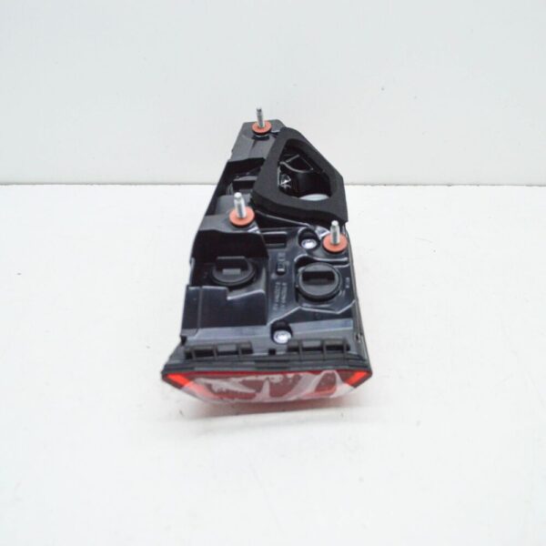 83A945076 - NEW AUDI Q3 F3 SPORTBACK RIGHT SIDE TRUNK BOOTLID TAILLIGHT 83A945076