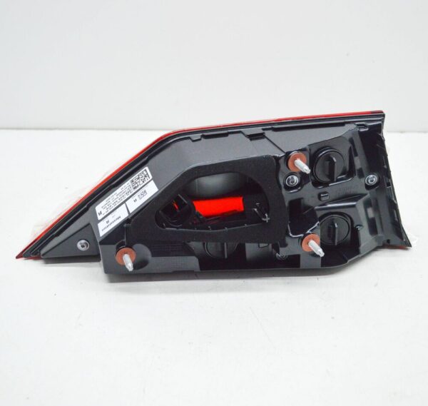 83A945076 - NEW AUDI Q3 F3 SPORTBACK RIGHT SIDE TRUNK BOOTLID TAILLIGHT 83A945076