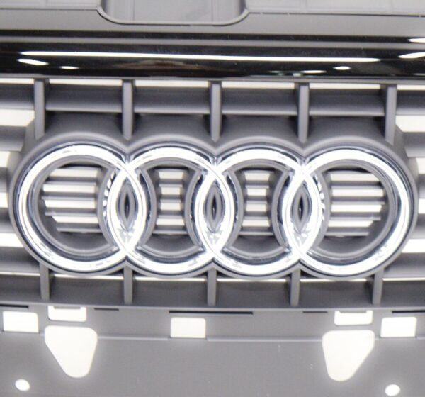 8E0853651MVMZ - NEW AUDI A4 B7 S-LINE RADIATOR GRILLE 8E0853651MVMZ 2008 ORIGINAL