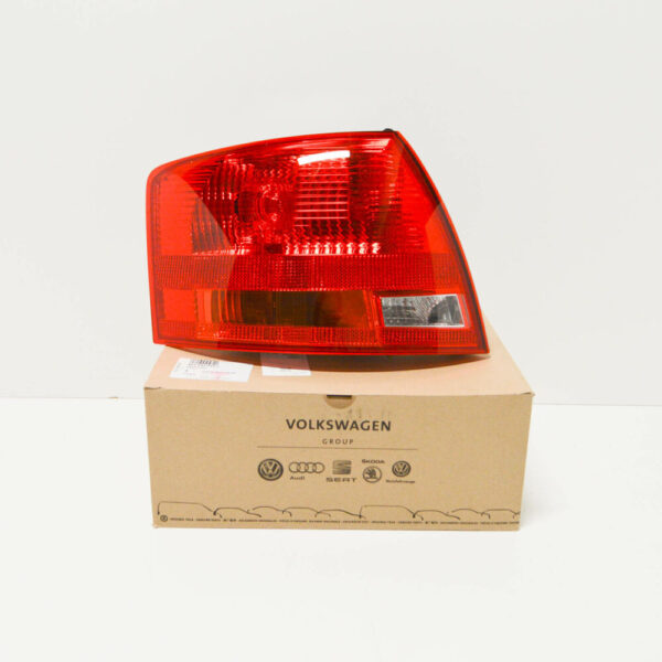 8E9945095E - NEW AUDI A4 8E B7 REAR LEFT TAIL LIGHT 8E9945095E